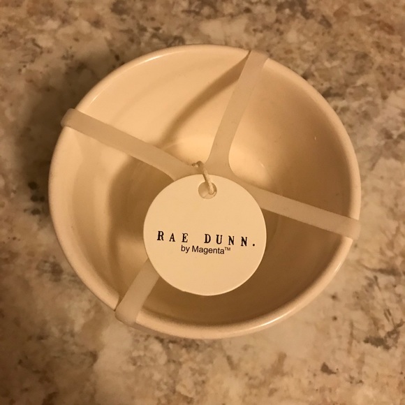 Rae Dunn Pinch & Dash salt and pepper set - Picture 2 of 3